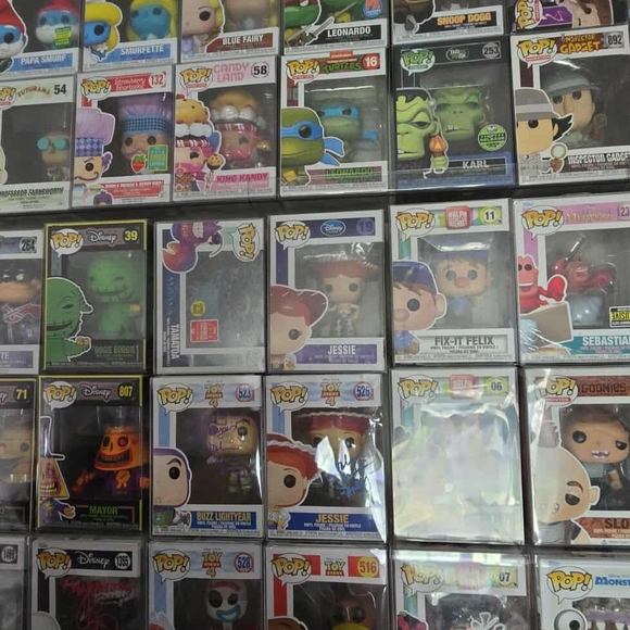 Funko Pop Vinyl Figure Collection - Picture 5 of 10